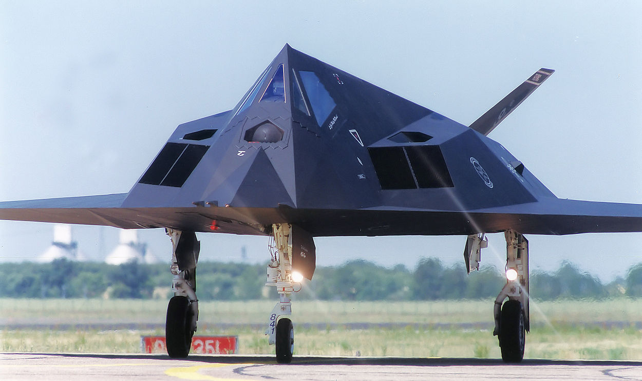 Lockheed F-117 Nighthawk - erstes Tarnkappenflugzeug der Welt