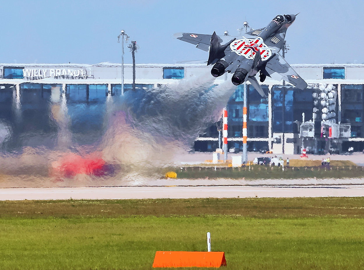 MiG-29 - Start vor dem Tower