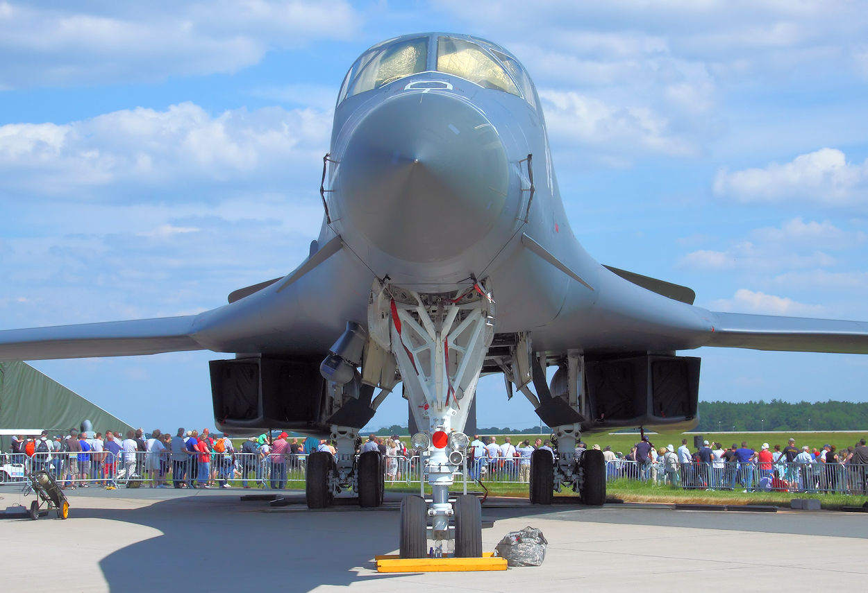 Rockwell B1 Lancer - Langstreckenbomber der U.S. Air Force mit Schwenkflügel und Nachbrenner