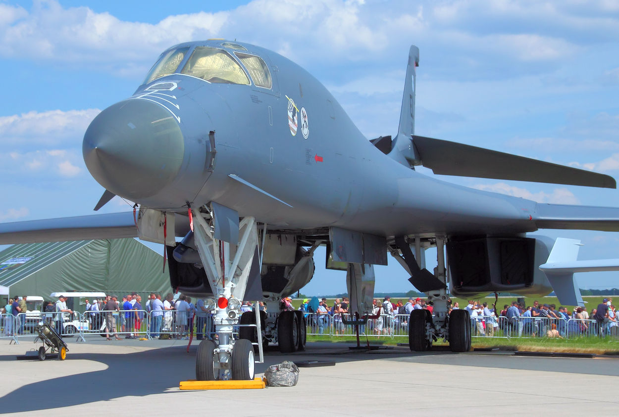 Rockwell B1 Lancer - schwerer Langstreckenbomber der U.S. Air Force mit Schwenkflügel und Nachbrenner