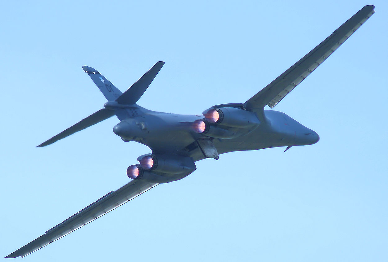 Rockwell B1 Lancer - Flug mit vollen Nachbrennern