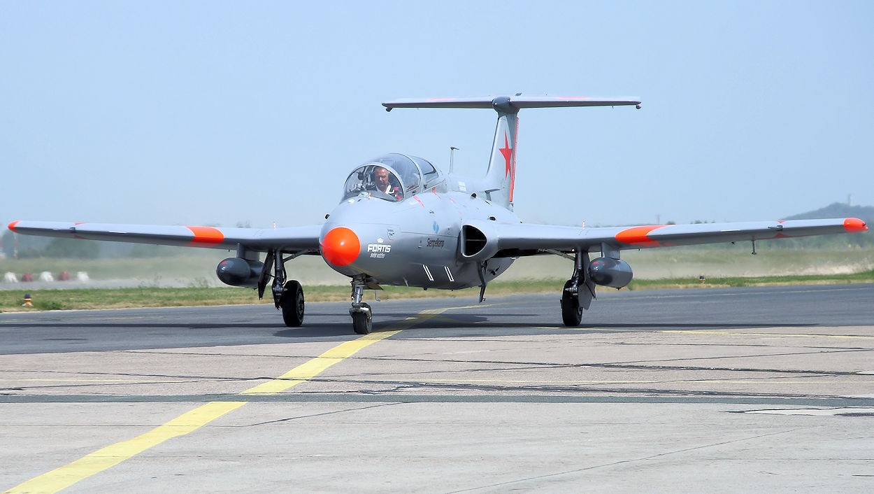 Aero L-29 Delfin Rollbahn