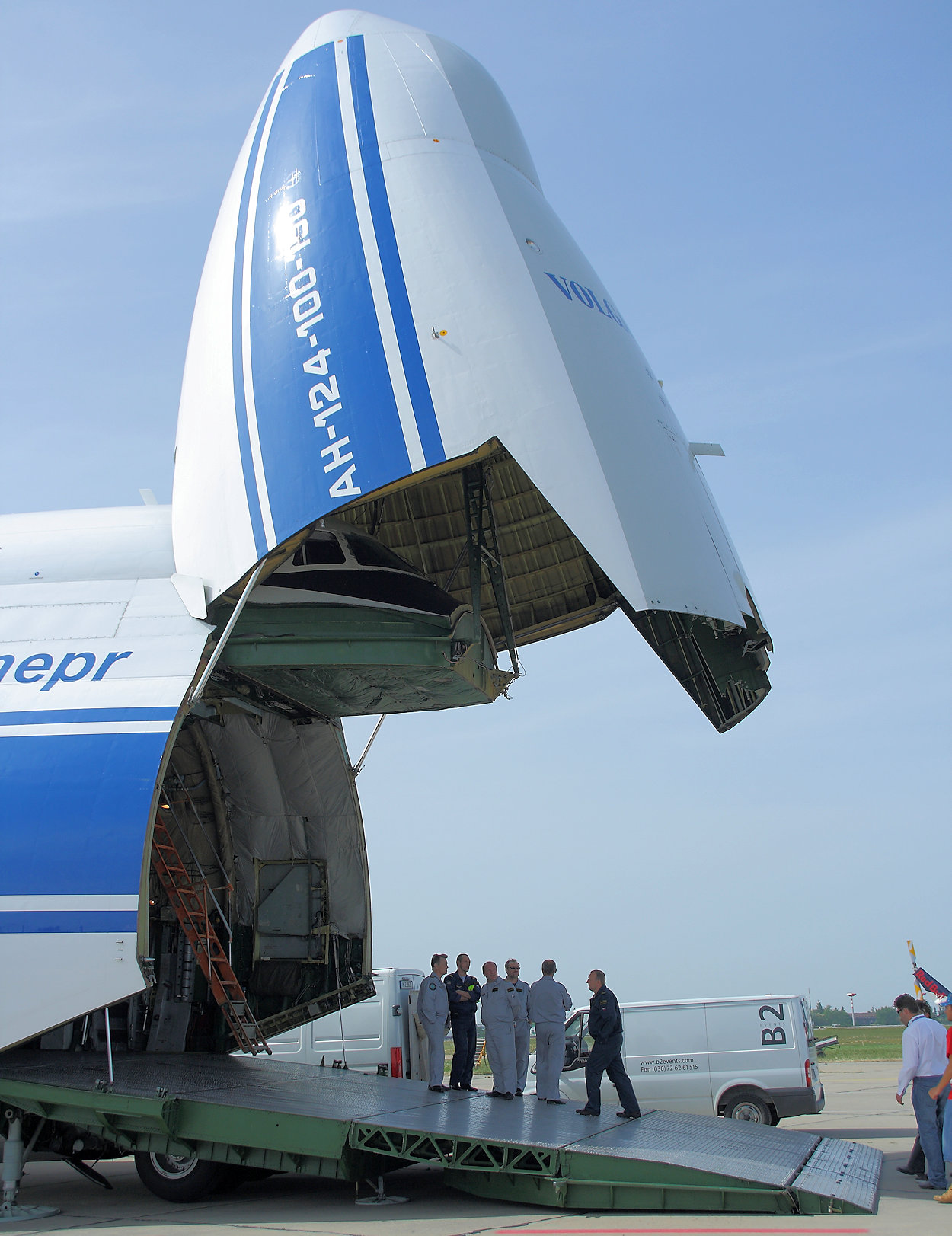 Antonow AN-124 - Bugklappe