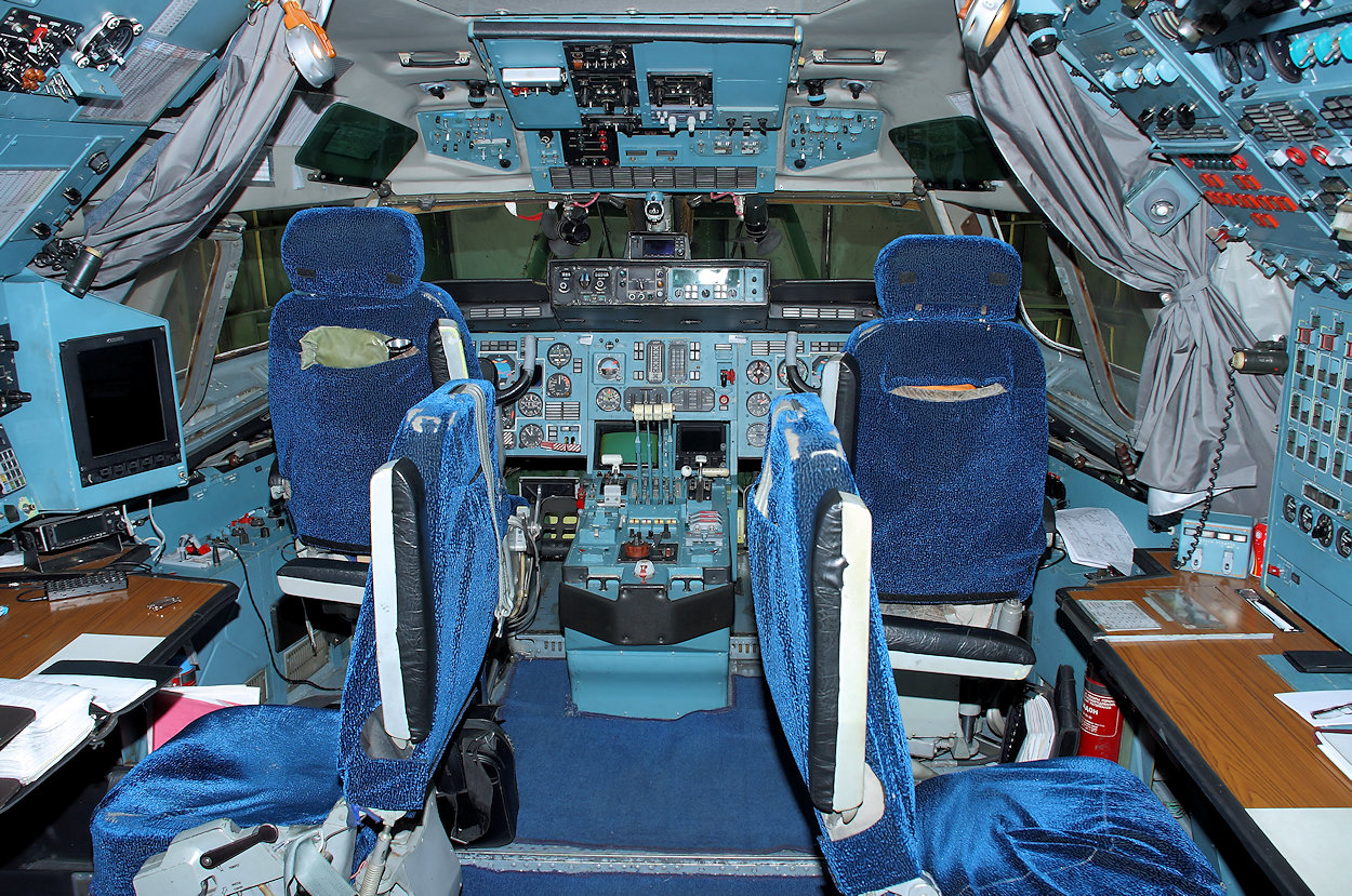 Antonow AN-124 Cockpit