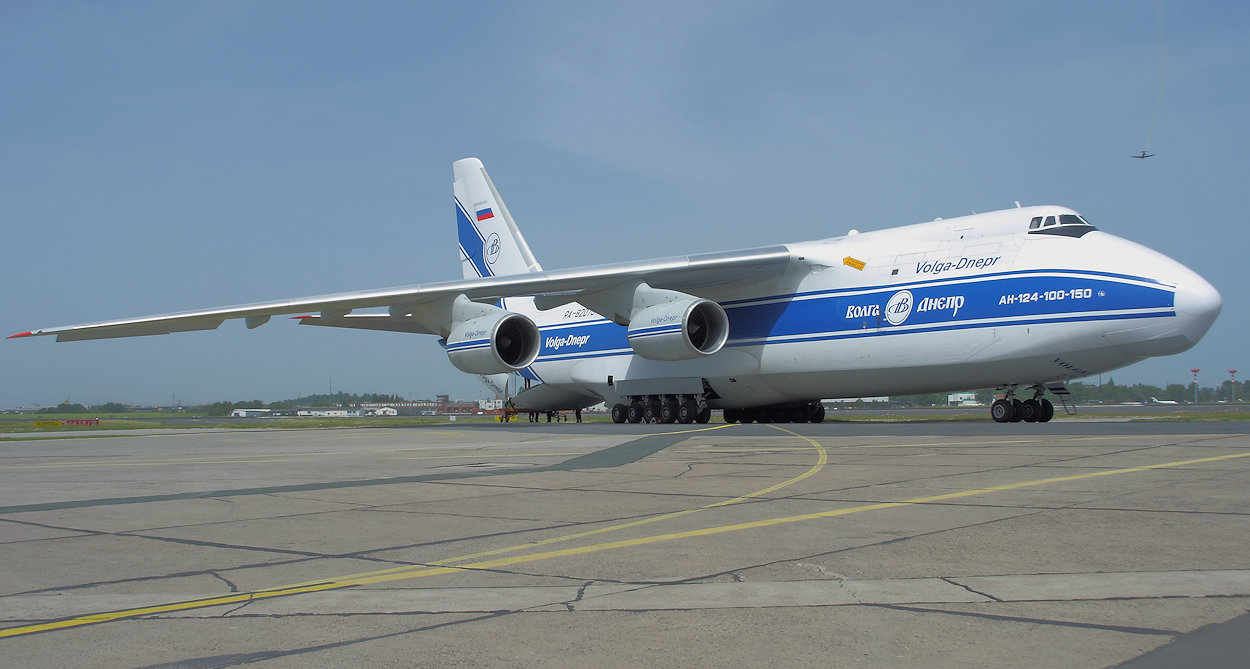 Antonow AN-124 Vorfeld