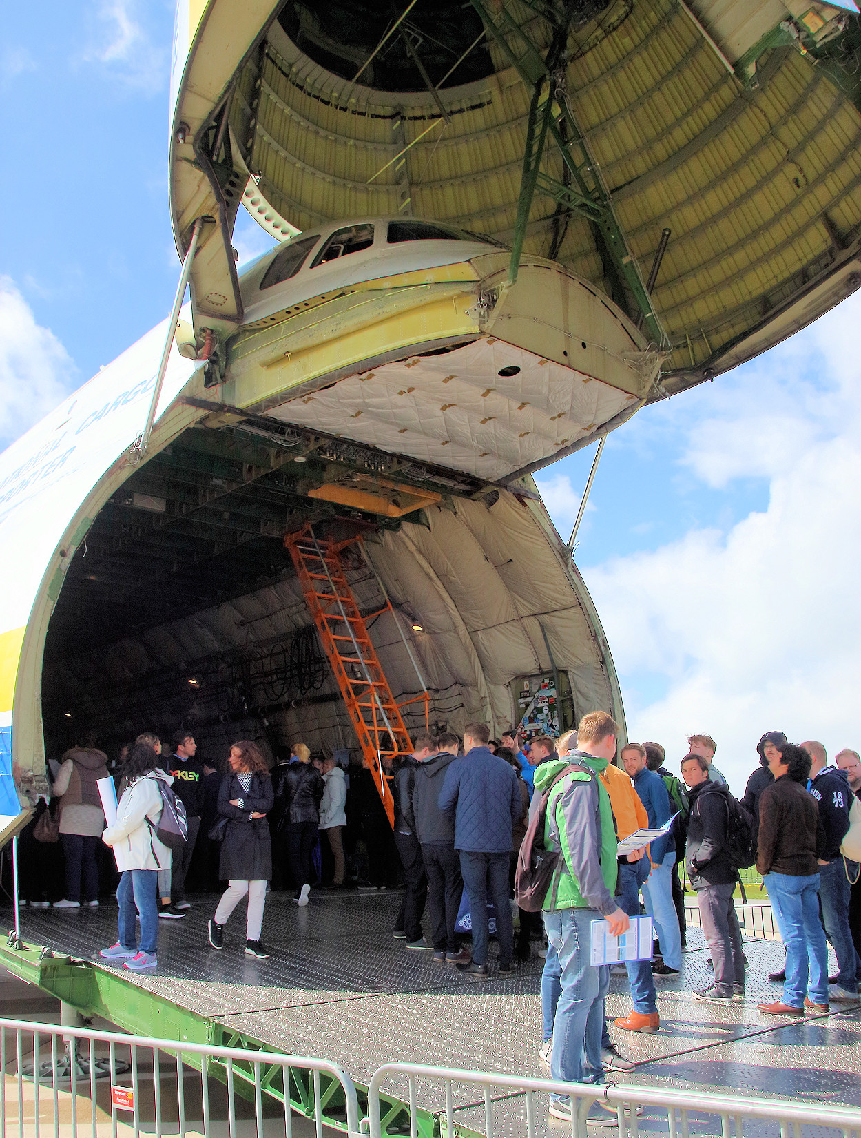 Antonow An-225 - Bugbereich