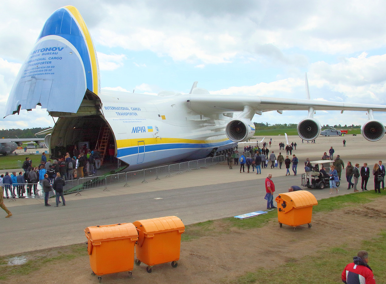 Antonow An-225 Bugklappe