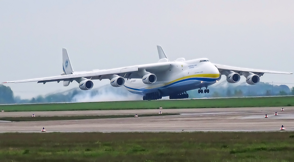 Antonow An-225 - Landung