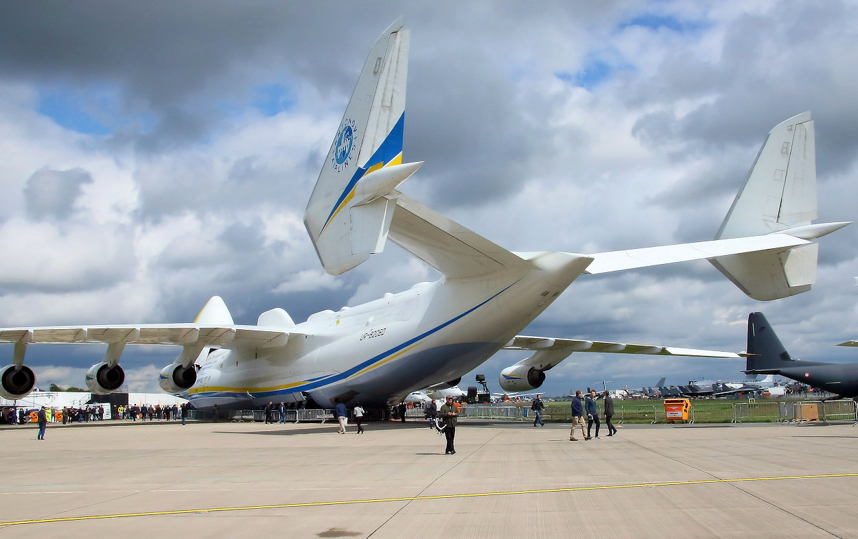 Antonow An-225 - Leitwerk