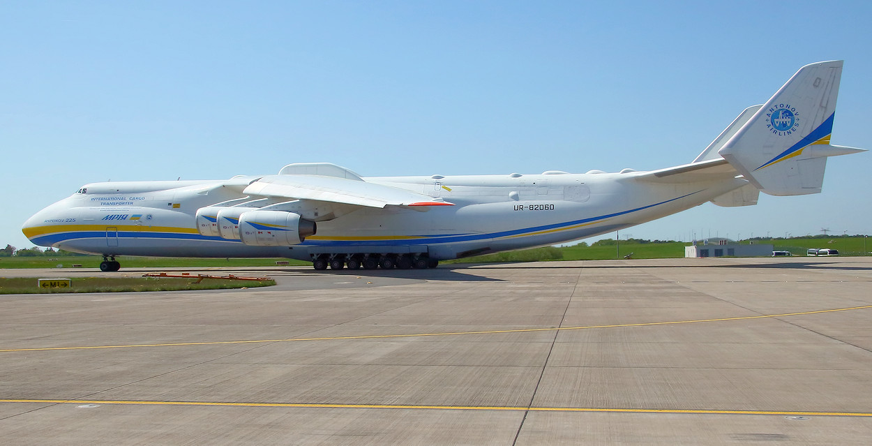 Antonow An-225 Rollfeld