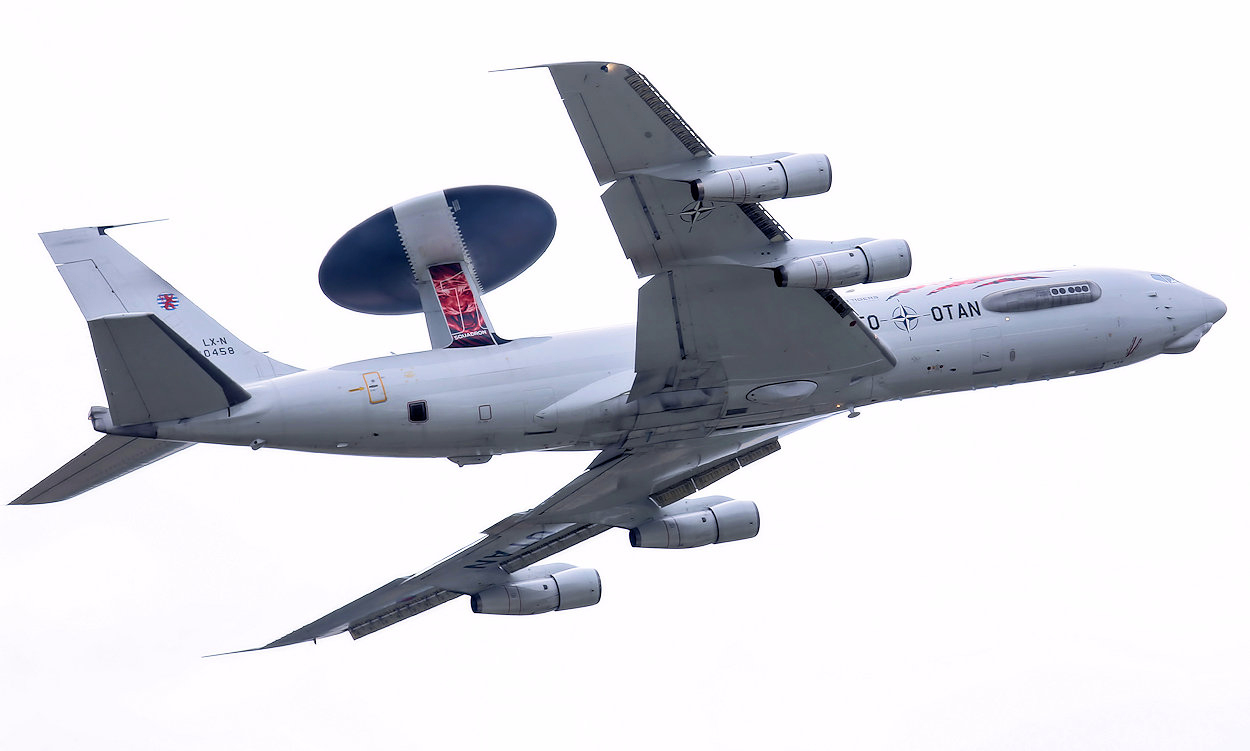 Boeing E-3A Sentry AWACS Flugansicht