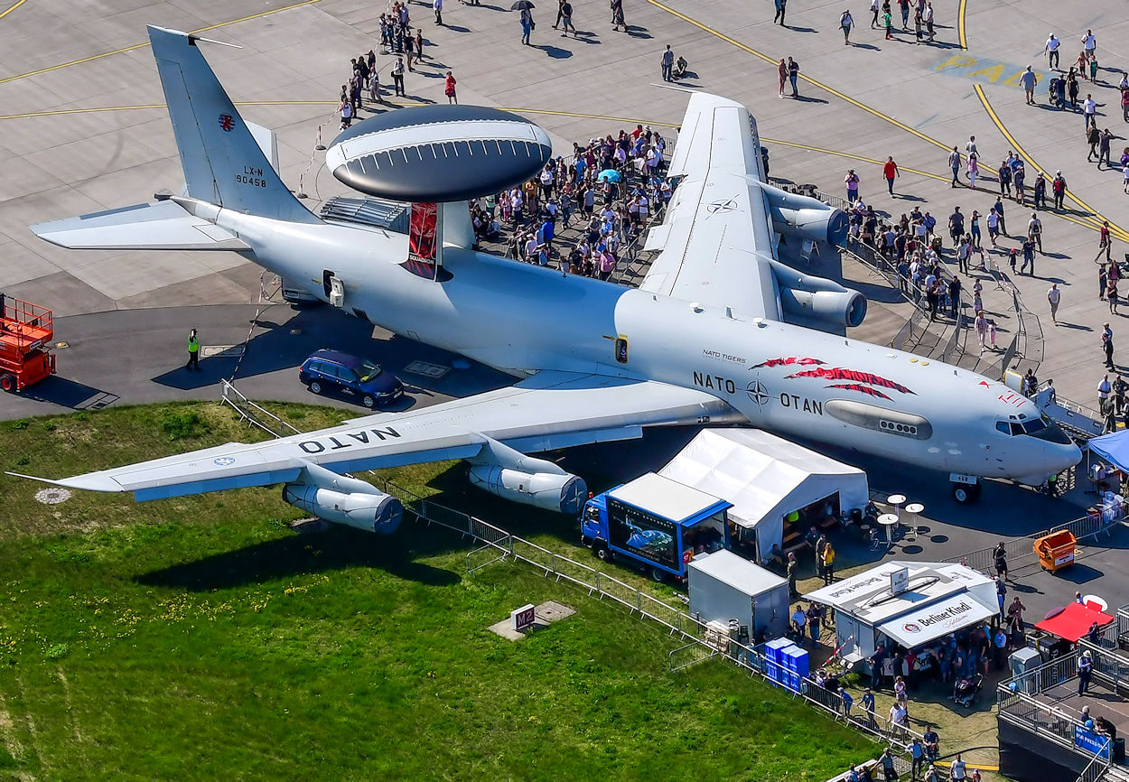 Boeing E-3A Sentry AWACS - von oben gesehen