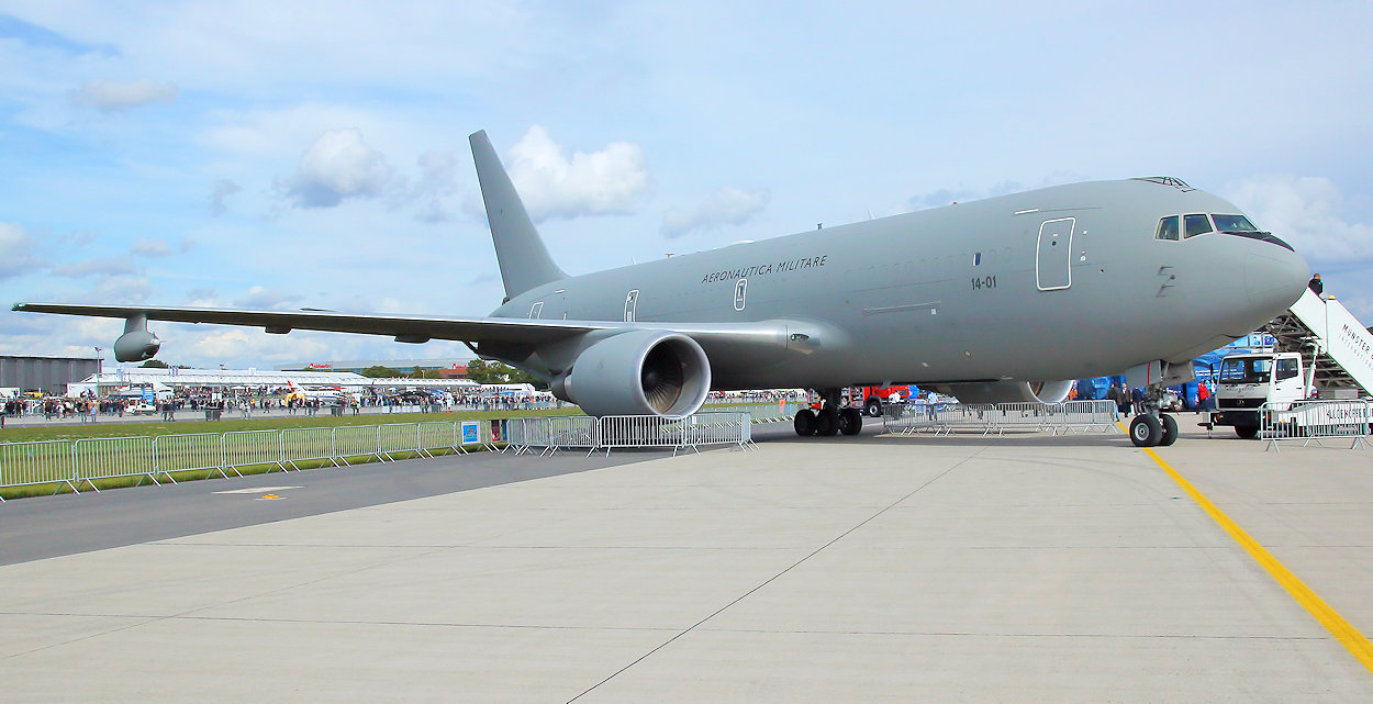 Boeing KC-767 - Vorfeld der ILA 2012