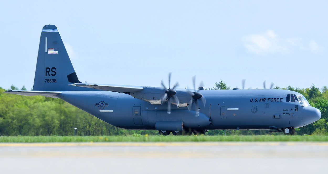 C-130J Super Hercules - Startbahn