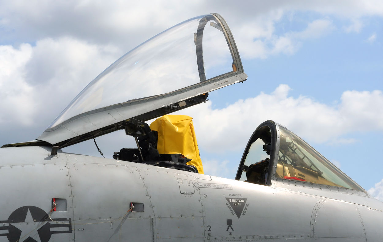 Fairchild-Republic A-10 - Cockpit