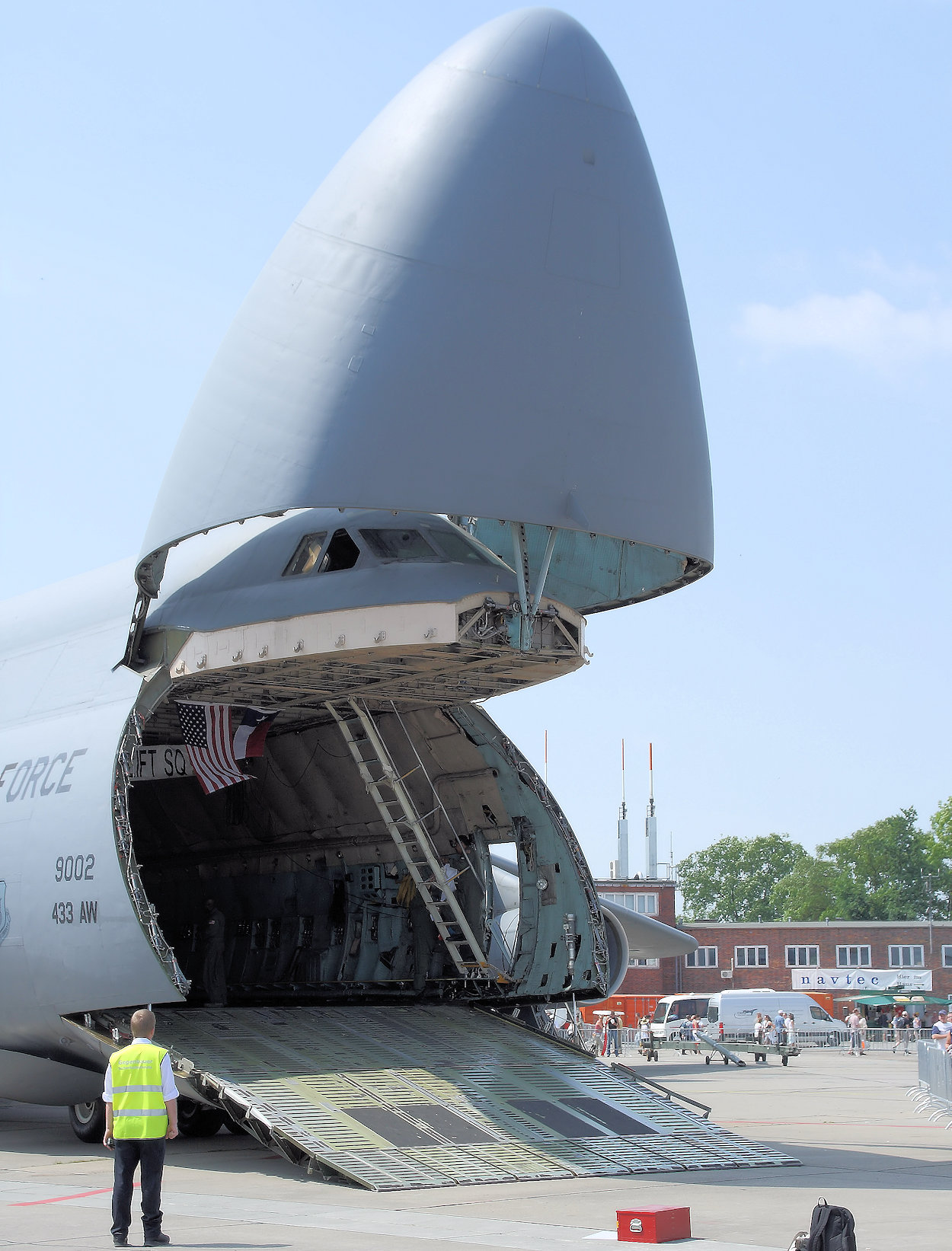 Lockheed C-5 Galaxy - Bugklappe