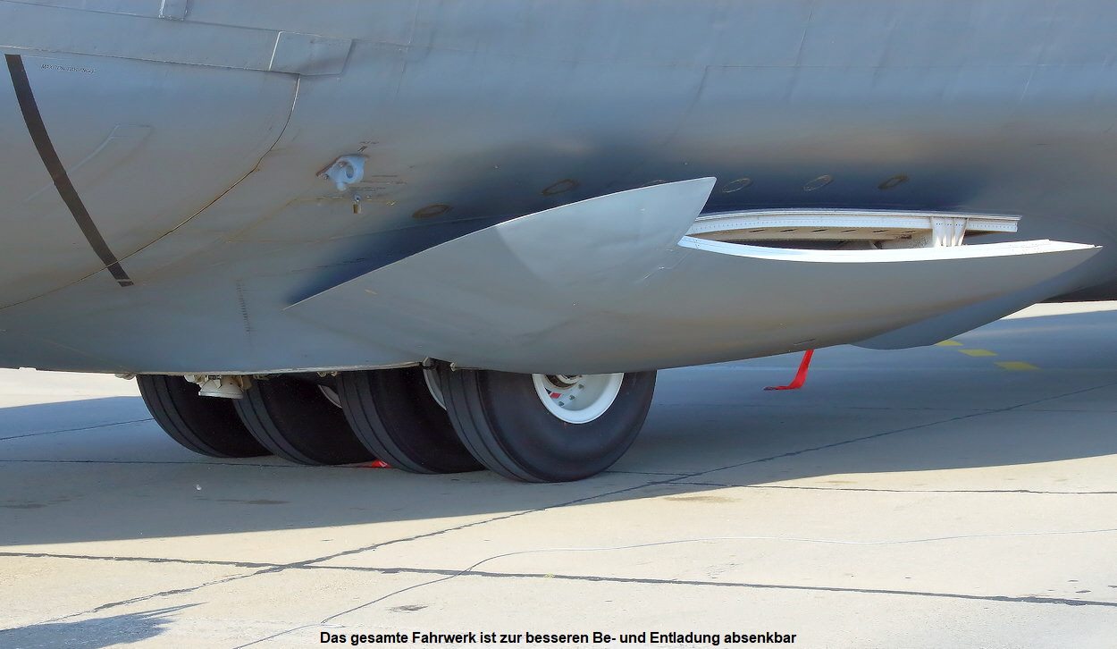 Lockheed C-5 Galaxy - Bugfahrwerk