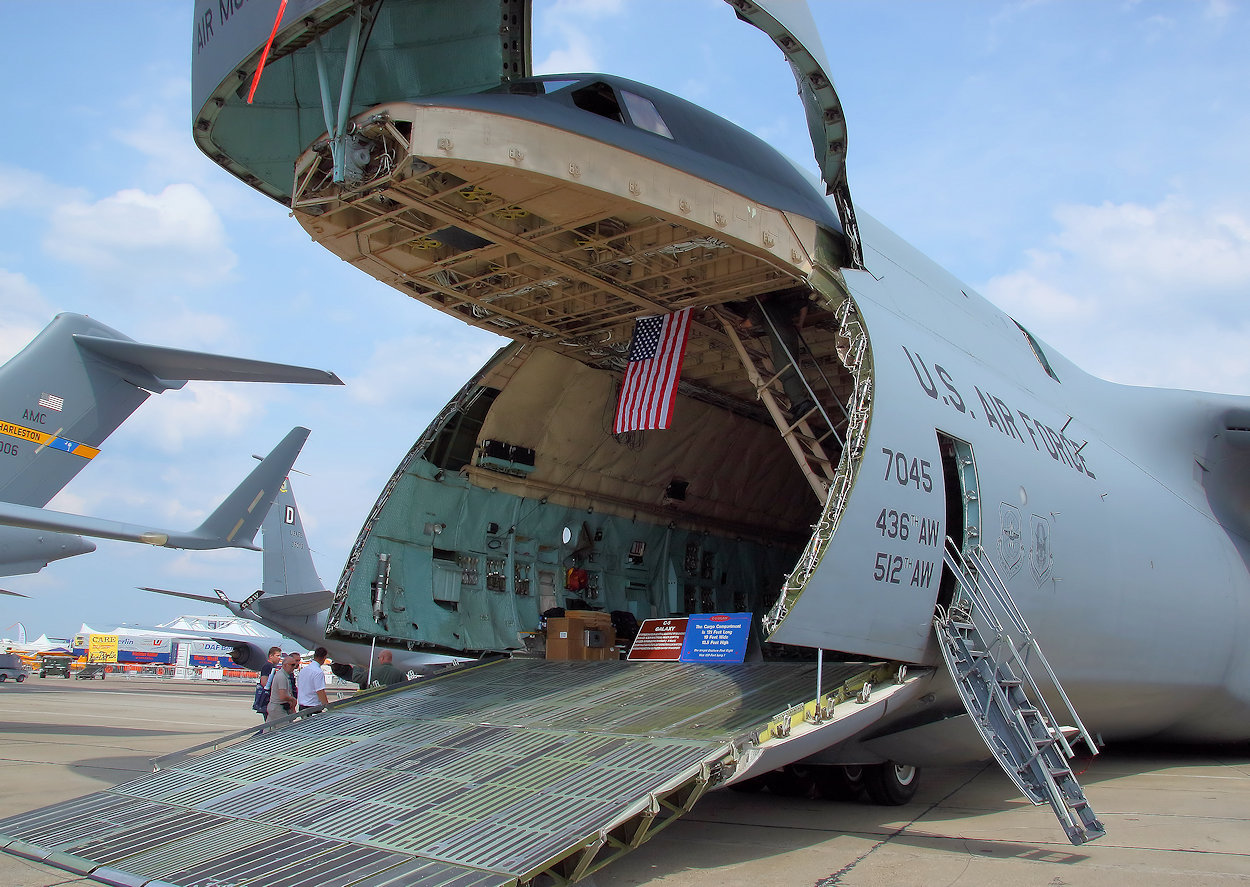 Lockheed C-5 Galaxy - Laderampe