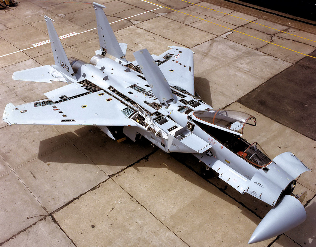 McDonnell Douglas F-15A Eagle - Reparatur des Flugzeugs