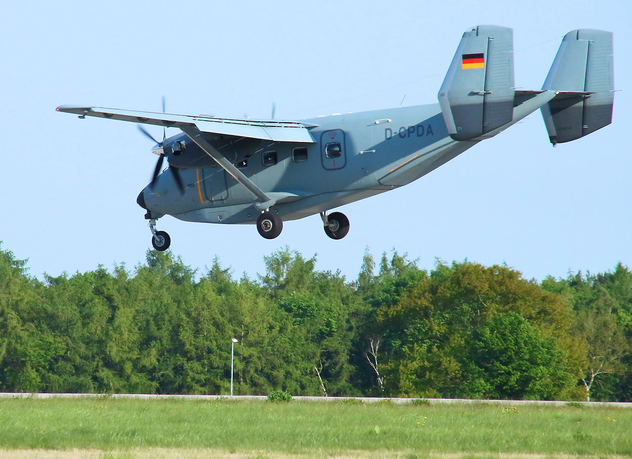 PZL M28 Skytruck - Flugzeug mit Doppelleitwerk