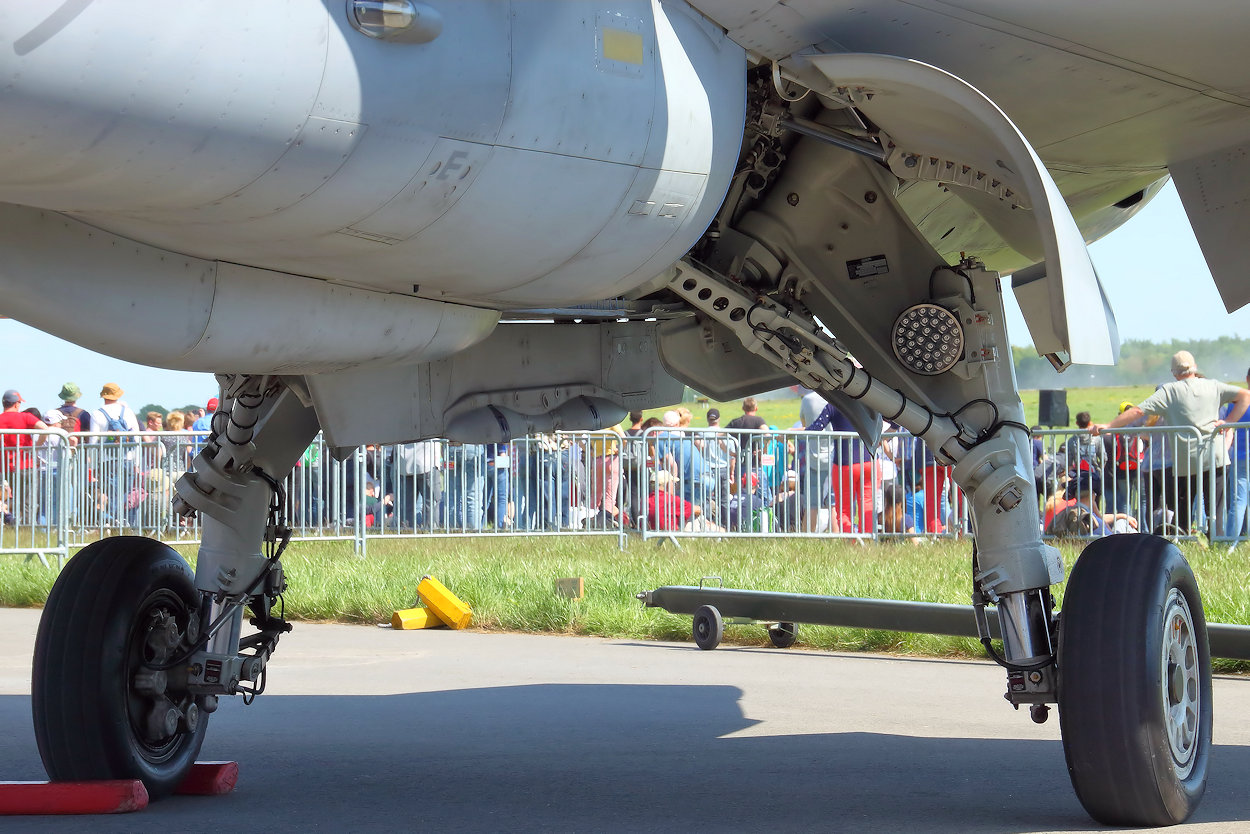 Saab JAS-39 Gripen - Hauptfahrwerk