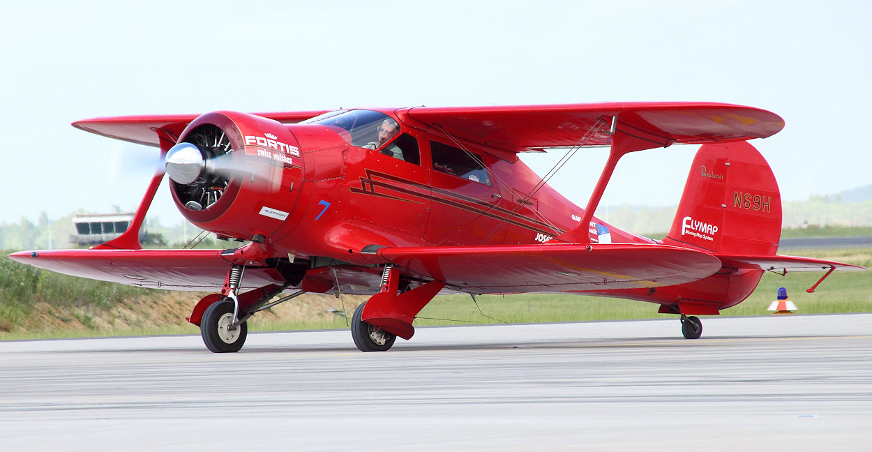 Beechcraft Model 17 Staggerwing - Flugfeld