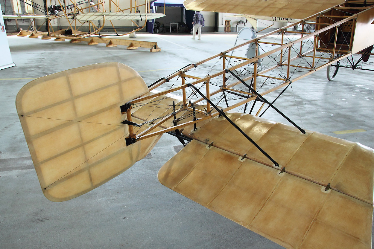 Bleriot XI - Leitwerk