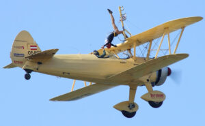 Boeing Stearman PT 17 E-75 N Wingwalking