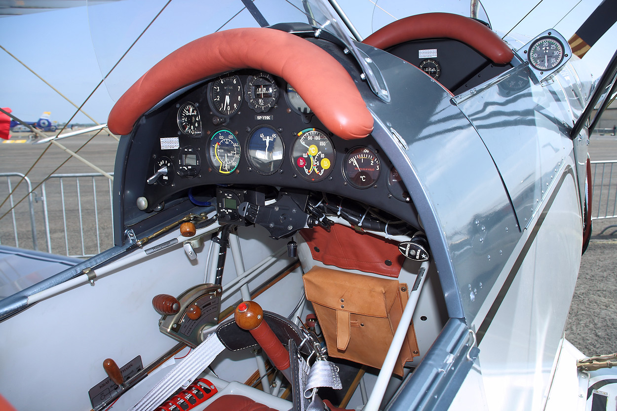 Bücker Bü 131 Jungmann - Cockpit