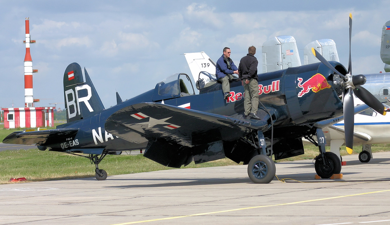 Chance Vought F4U-4 Corsair - Kampfflugzeug mit 18 Zylinder