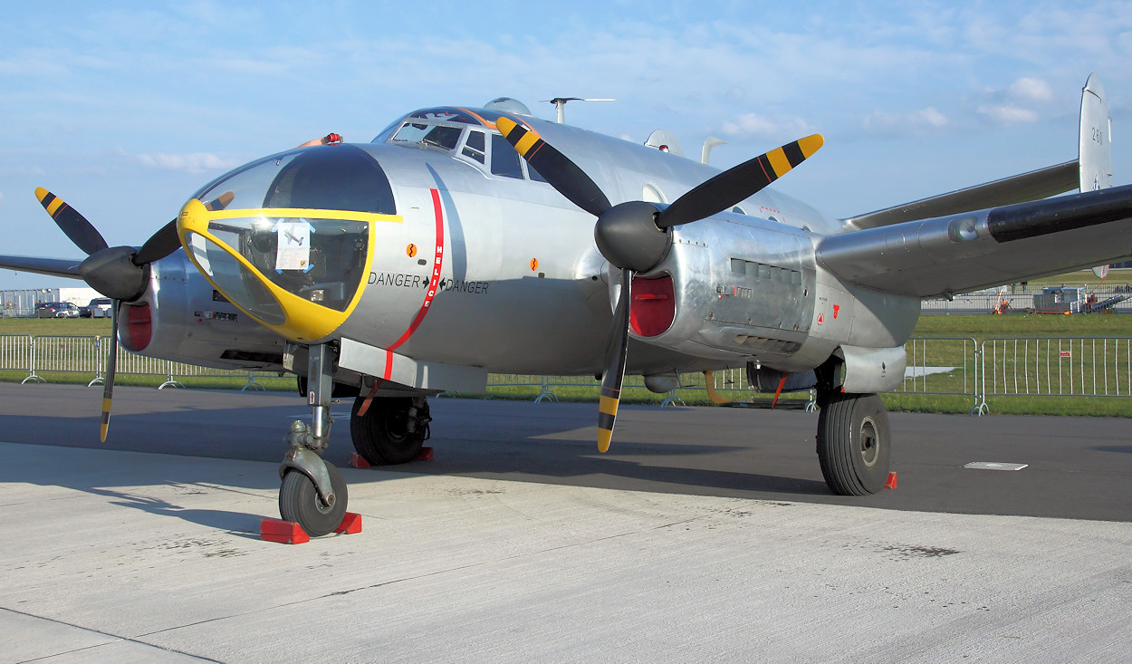 Dassault MD-311 Flamant - mit Bomberbug