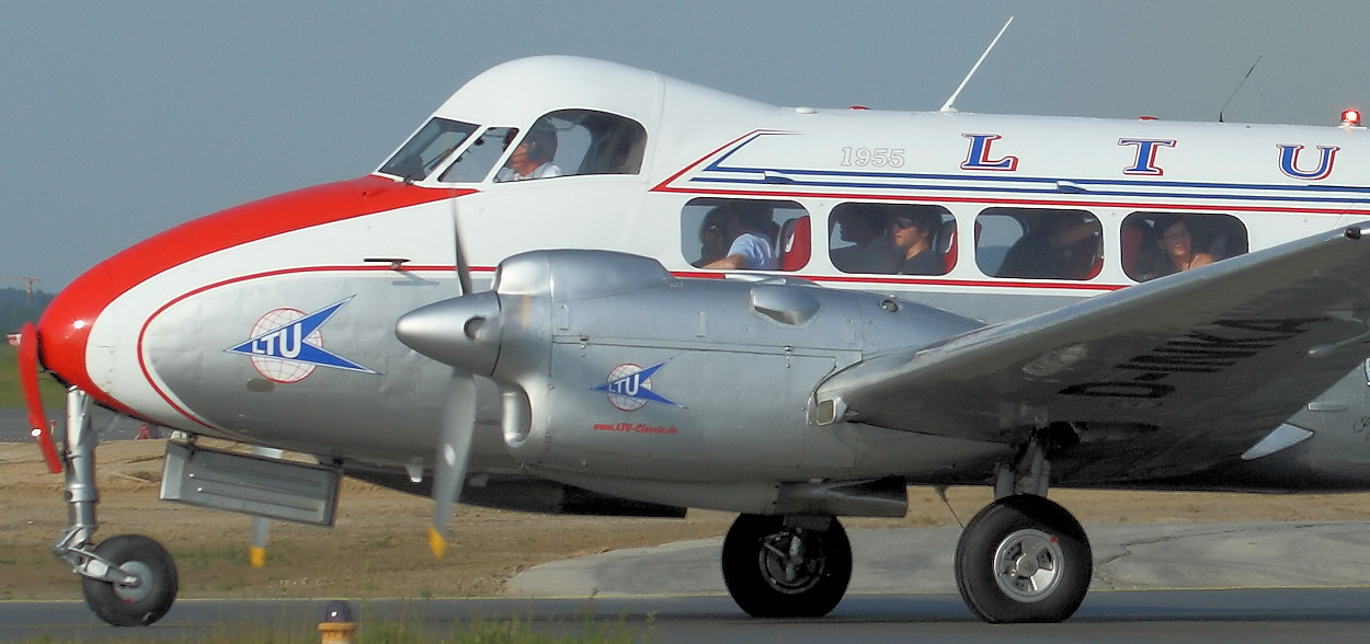 De Havilland D.H. 104 Dove Passagiere der LTU