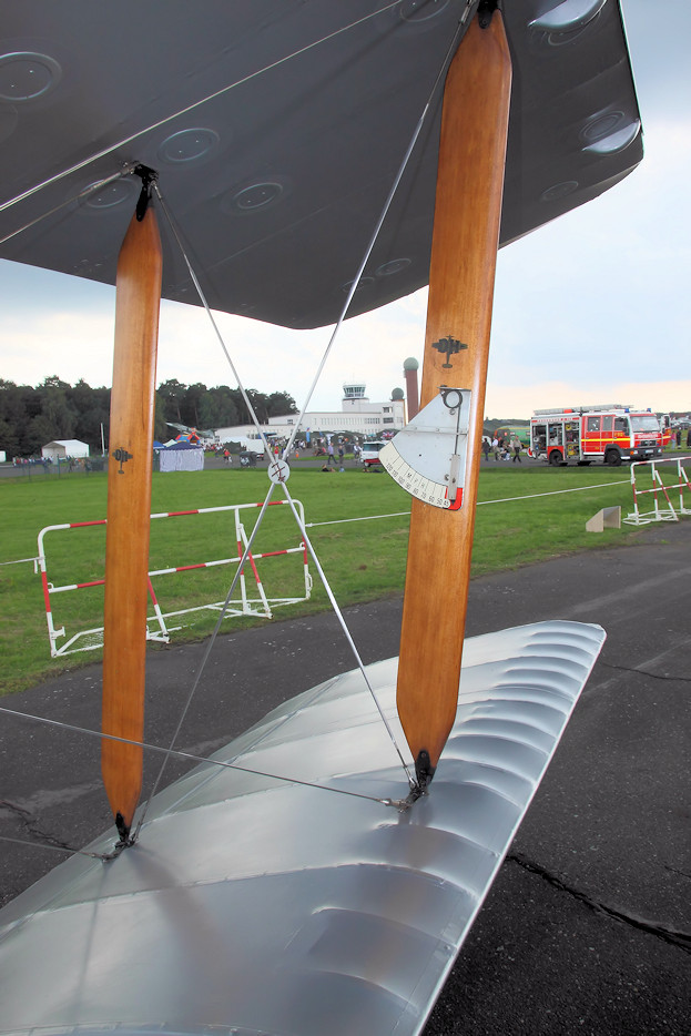 De Havilland DH 82 - Tragflächen