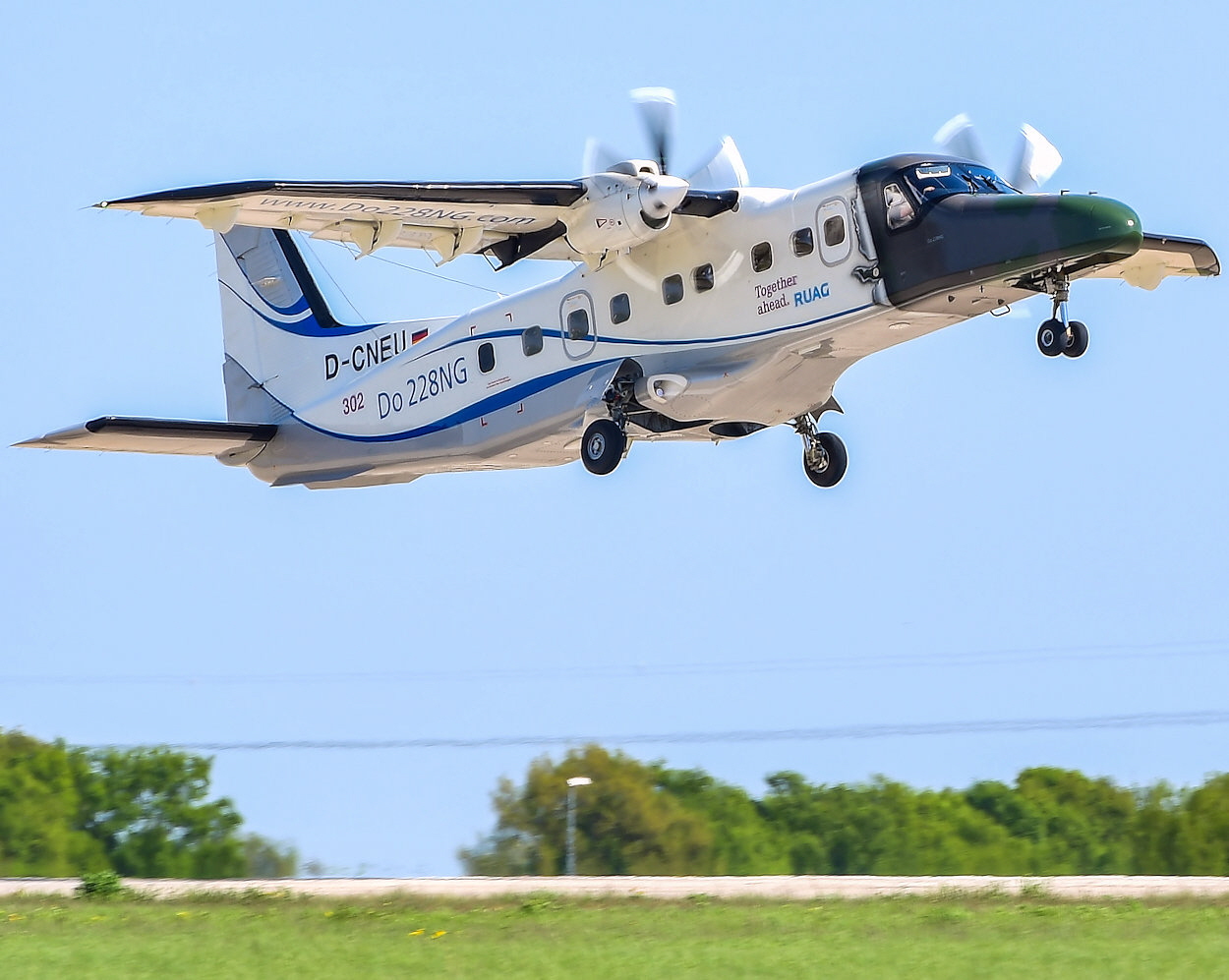 Dornier Do 228 NG - RUAG AG - Flugansicht