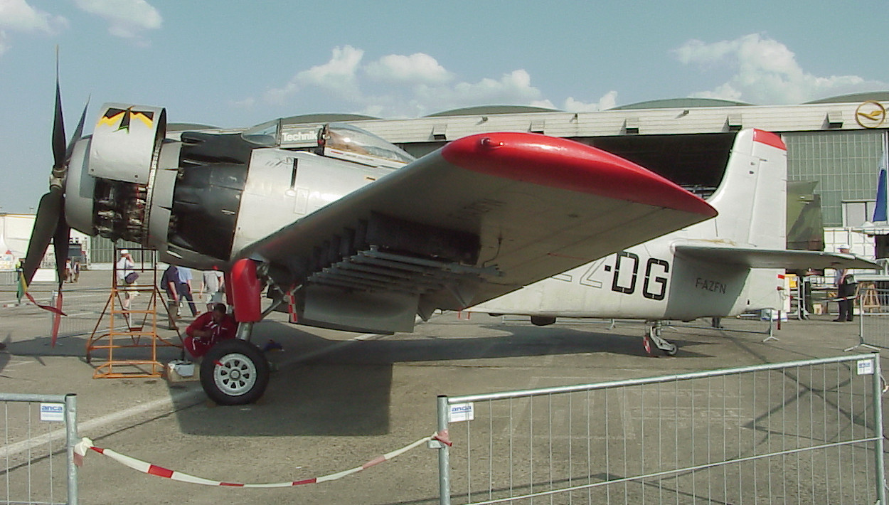 Douglas AD-4N Skyraider - ILA 2002