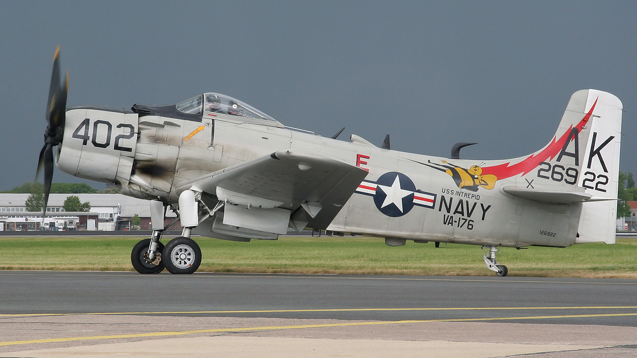 Douglas AD-4N Skyraider Jagdflugzeug