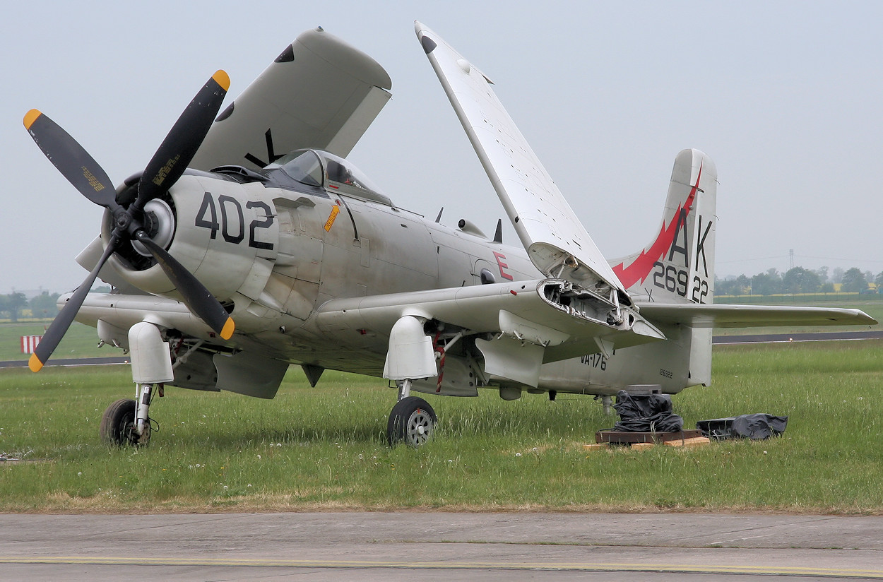 Douglas AD-4N Skyraider - Jagdflugzeug