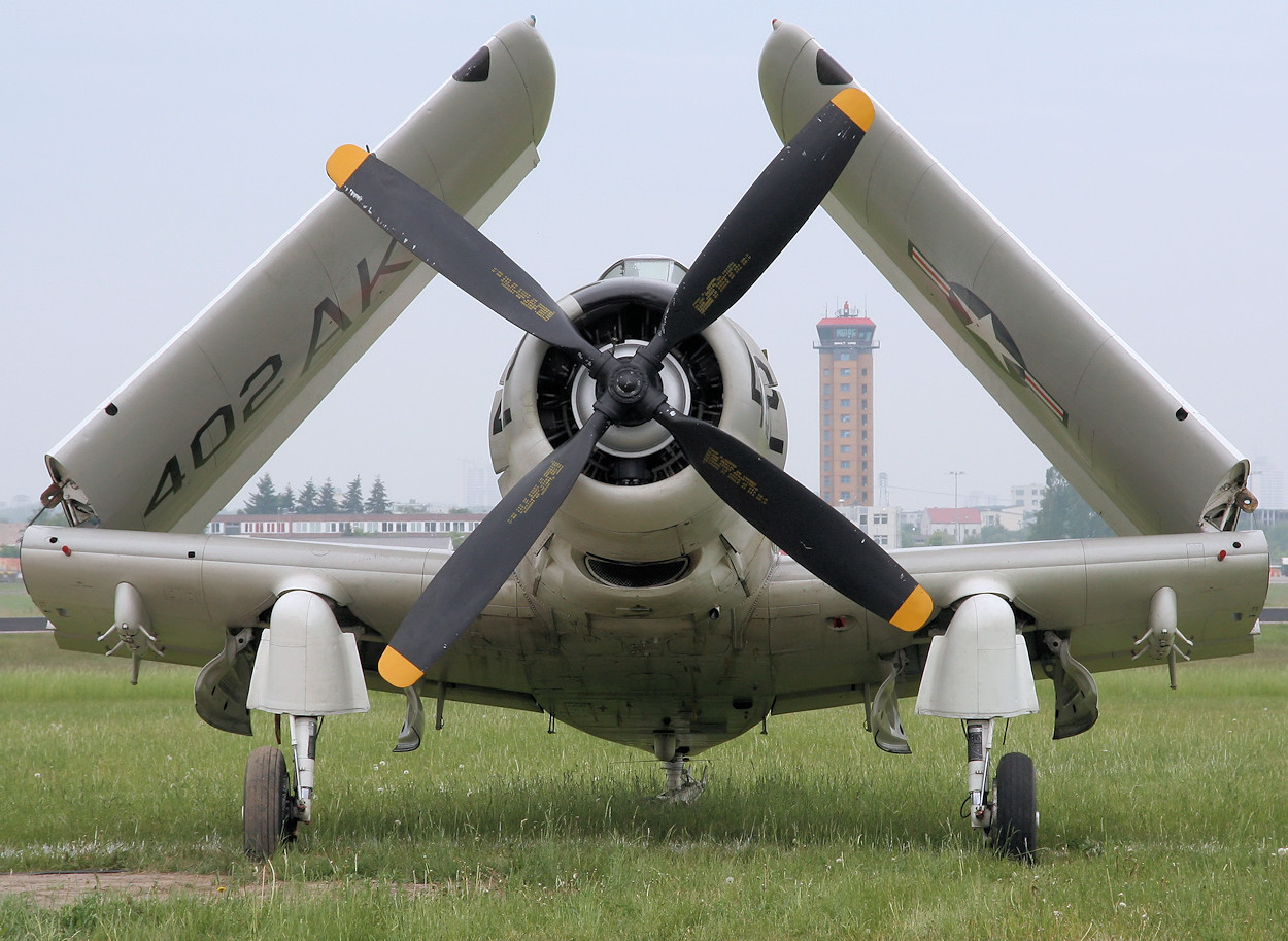 Douglas AD-4N Skyraider - Kampfflugzeug