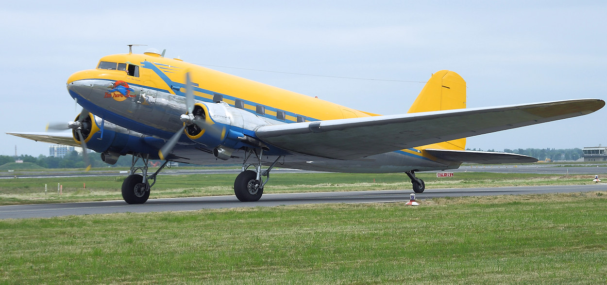 Douglas DC-3 - Rollbahn