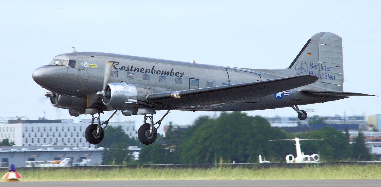 Douglas DC-3 - Landung des Rosinenbomber