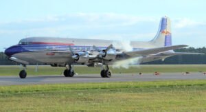 Douglas DC-6 - Triebwerksstart