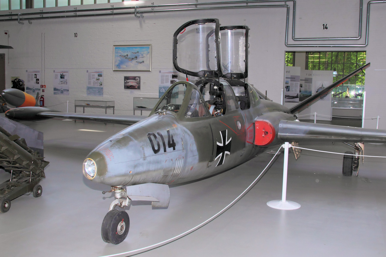 Fouga Magister C.M 170 R Strahltrainer