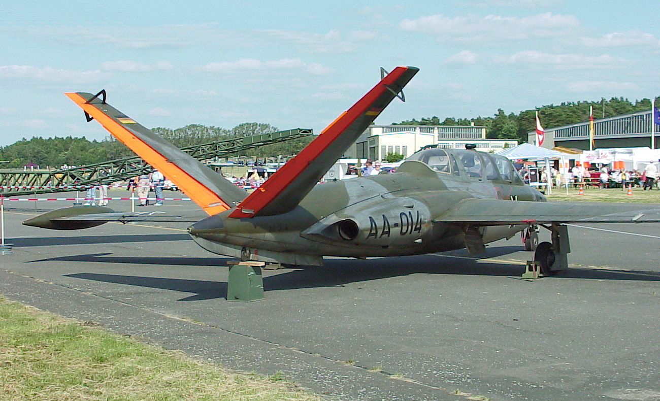 Fouga Magister C.M 170 R - mit V-Leitwerk