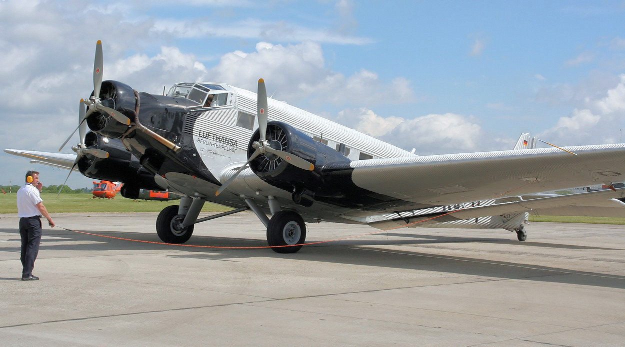 Junkers Ju 52/3m - Vorfeld