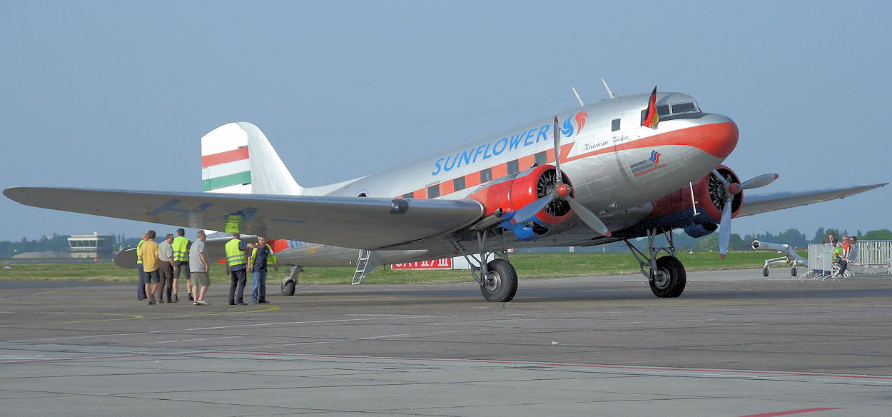 Lissunow Li-2 - Vorfeld der ILA 2010