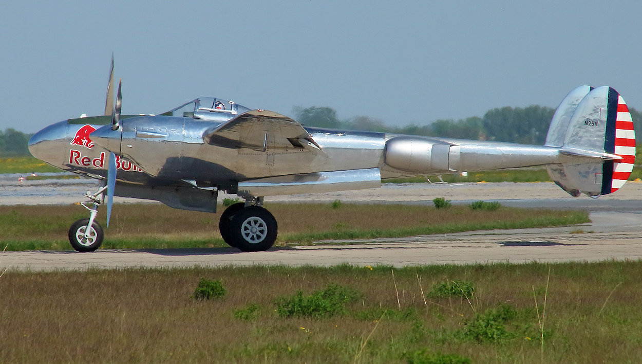 Lockheed P-38 Lightning - Rollfeld