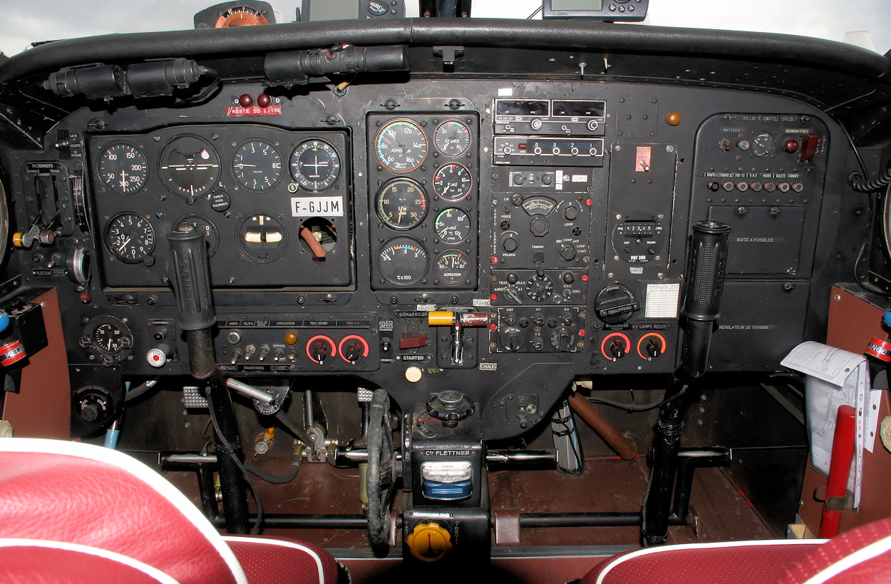 Max Holste MH.1521 Broussard - Cockpit