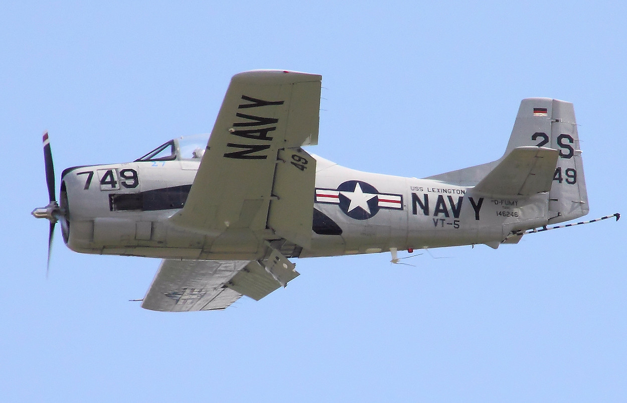 North American T-28 Trojan - Flugansicht