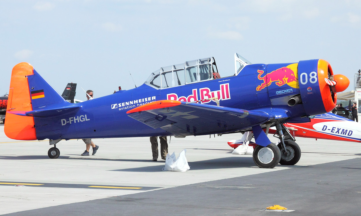 North American T6 Texan - D-FHGL