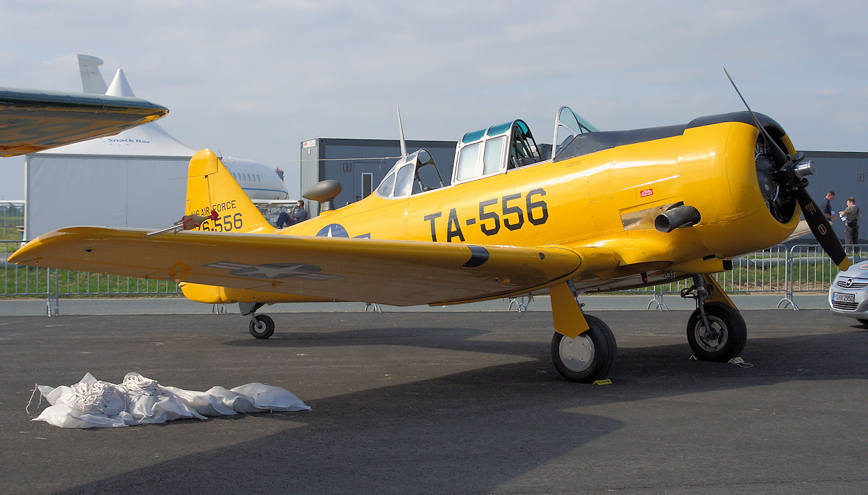 North American T6 Texan - Trainingsflugzeug